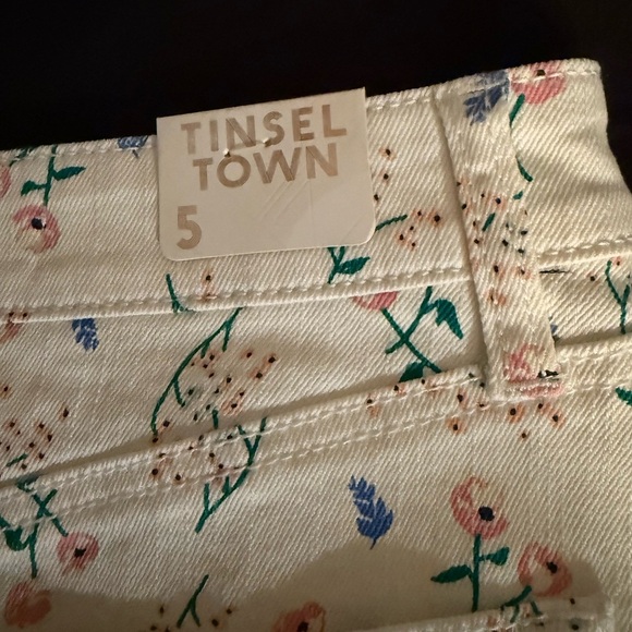 Tinseltown Floral White Mini Skirt - Picture 6 of 6